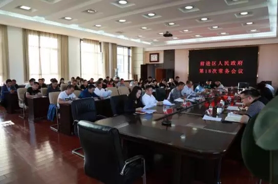 副区长齐海鸥,高胜民,卢国强,区政府党组成员赵尉凯,冯继攀出席会议.